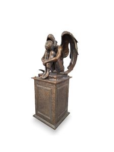 Urna funerária de anjo ‘Anjo da Dor’ sobre pedestal em várias cores