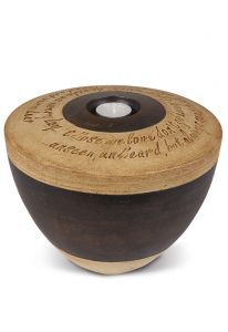 Urna de cerâmica artesanal com porta velas