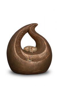 Urna em forma de gota para cães com cão deitado e suporte para velas