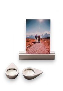 Memorialboxx com porta-foto, castiçais e compartimento para cinzas – Cromado