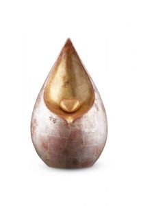 Urna funerária em forma de gota com pequeno coração dourado – prateada com folha de ouro